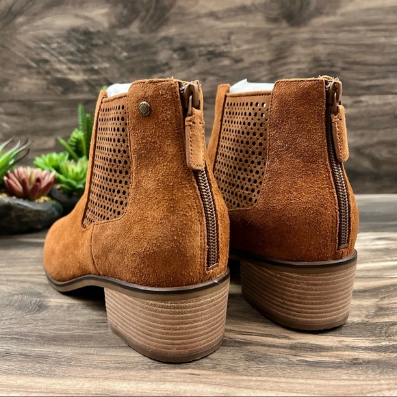 NIB Cole Haan Val Bootie Pointed Toe Ankle Boots British Tan Suede 8B 38.5 - Picture 7 of 12